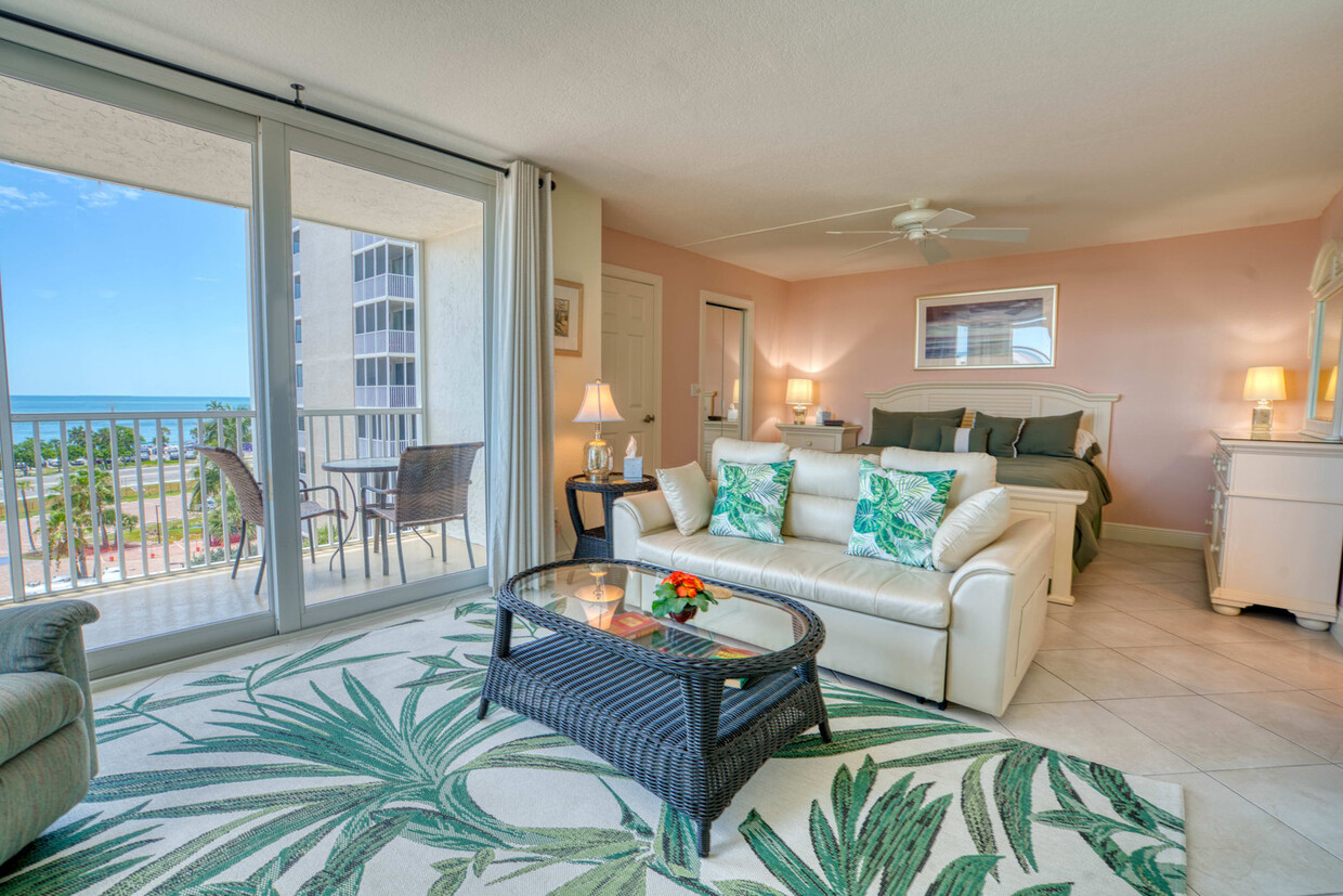 Foto principal - 5700 Bonita Beach Rd SW