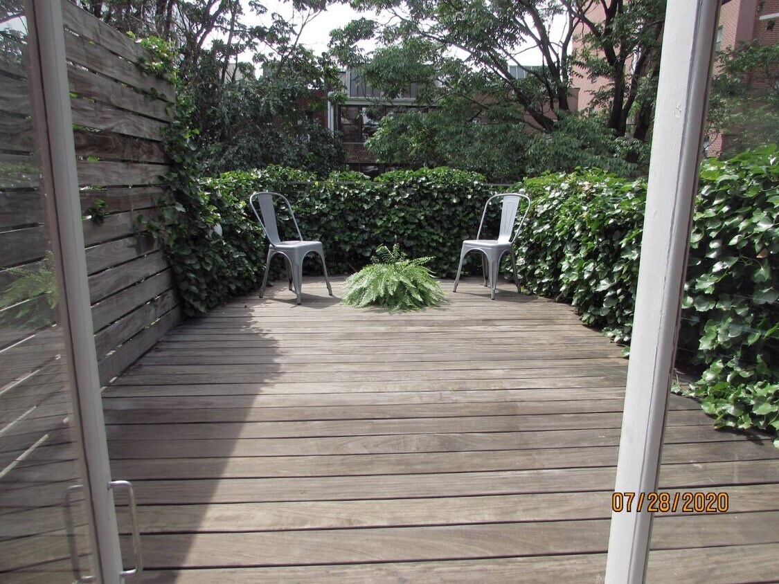 Primary Photo - 6 Perry St