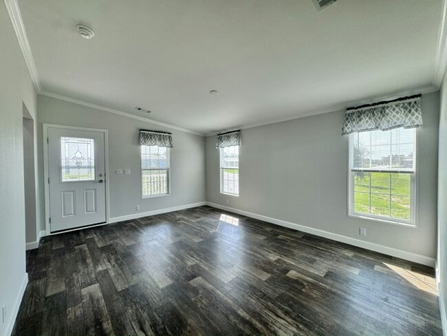 Building Photo - 10796 SW 32nd Ave