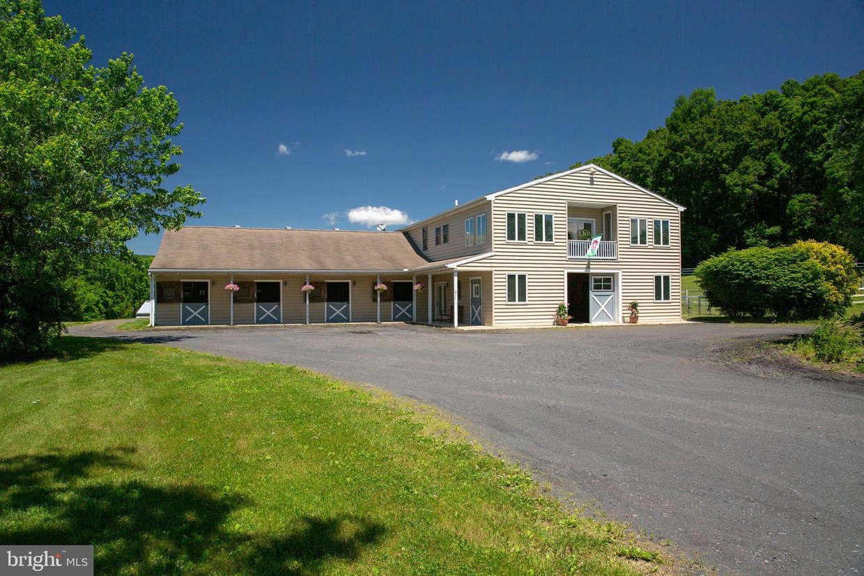 Primary Photo - 2375 Hickory Ln