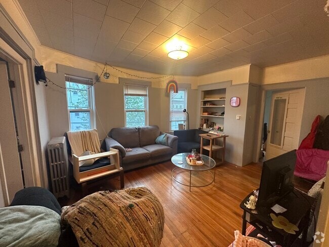 Building Photo - 69 Conwell Ave
