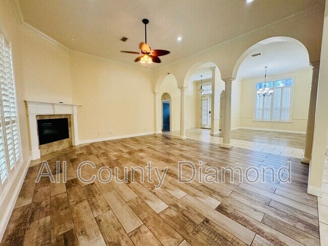 Foto del edificio - 100 Palm Bay Blvd