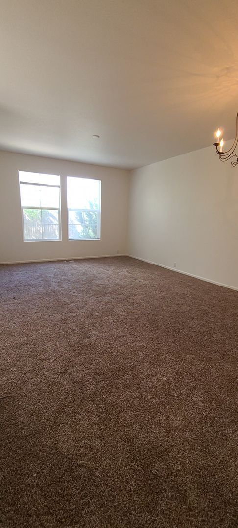 Foto del edificio - Specious Two Story Townhome