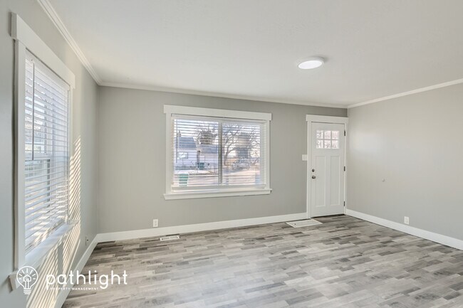 Building Photo - 819 E 1000 S