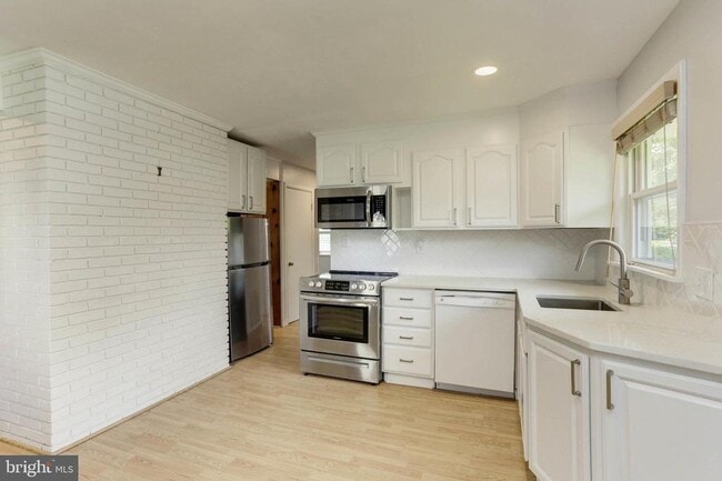 Foto del edificio - 5726 Crawford Dr