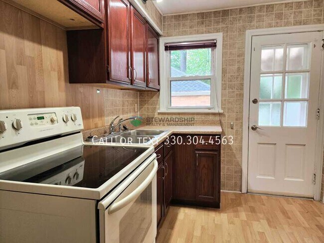 Building Photo - 2131 Dennison Pl NW