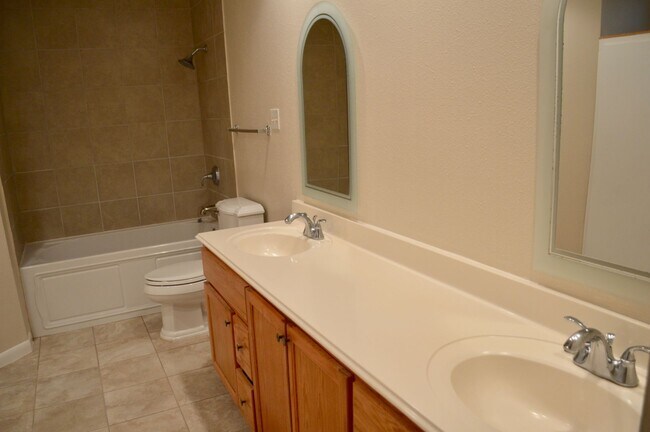 Photo - Beautiful and spacious 3 bed 2 bath. House