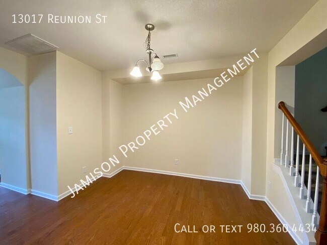 Foto del edificio - 13017 Reunion St