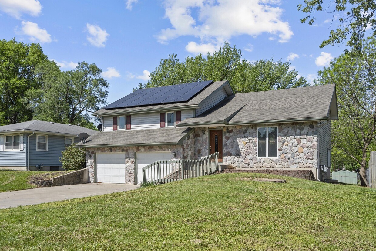 1504 Newman St, Leavenworth, KS 66048 House Rental in Leavenworth, KS