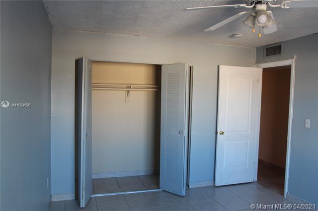 Building Photo - 10425 SW 112th Ave