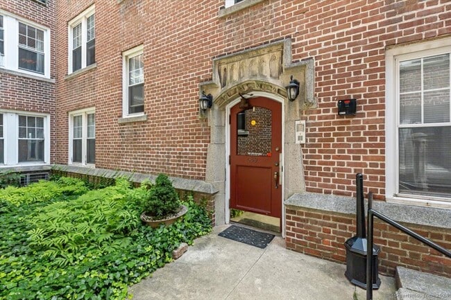 Building Photo - 639 Summer St