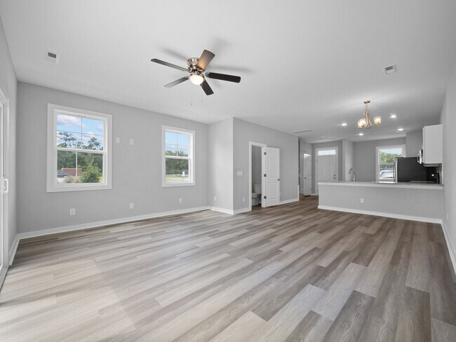 Foto del edificio - Large 3 story townhome near beach with community POOL and GYM!