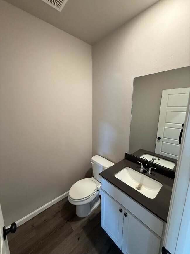 Foto del edificio - 7736 Westhall Pl