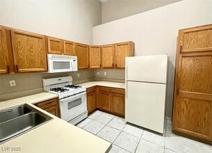 Building Photo - 2053 Jade Creek St
