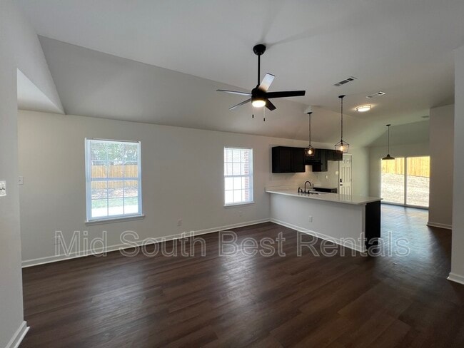 Building Photo - 2064 Collier Rd