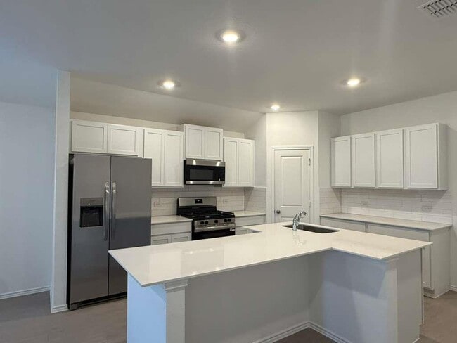 Building Photo - 591 Sormonne Lp