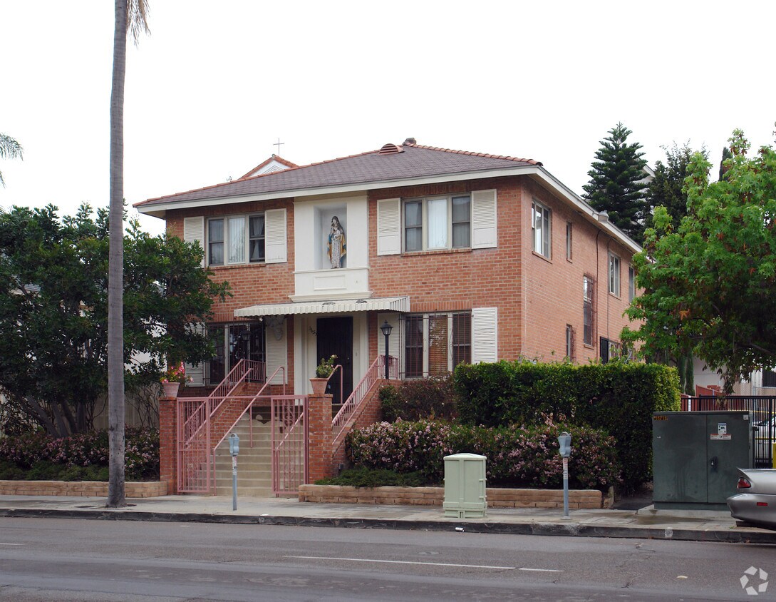 Primary Photo - 1659 Columbia St