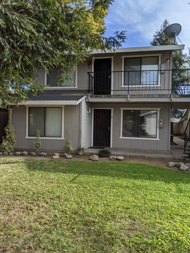 Building Photo - Two Bedroom Apartment