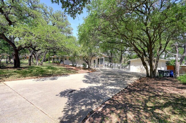 Foto del edificio - 922 Oak Ln