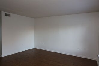 Building Photo - 251 Knight Dr