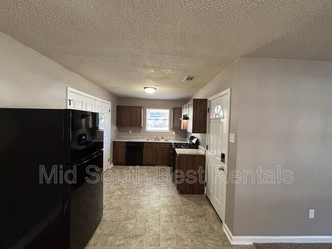 Foto del edificio - 7901 Bradley Dr