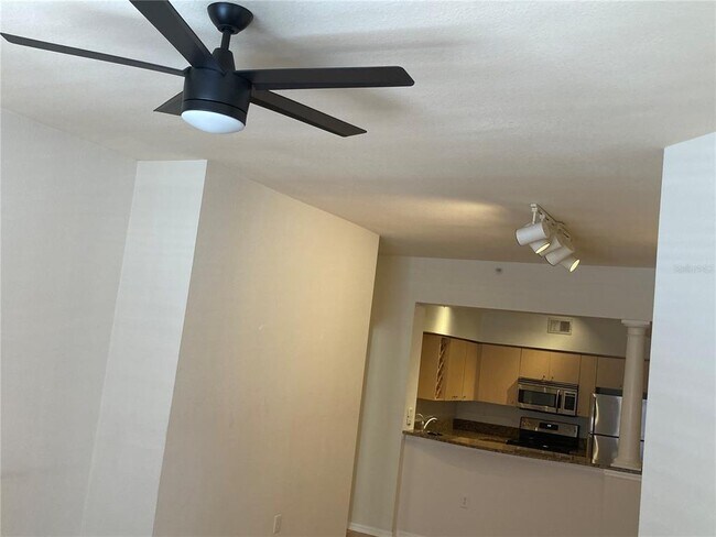 Foto del edificio - 200 4th Ave S