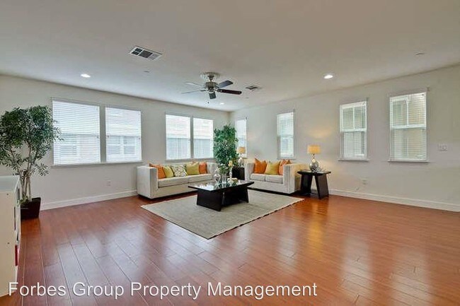 Foto del edificio - 4 br, 3.5 bath House - 1775 McCandless Dr.