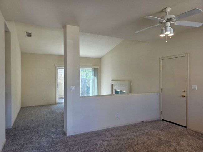 Foto del edificio - 2412 Summercreek Dr