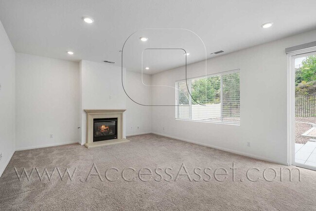 Foto del edificio - A Stunning 5 Bed / 3 Bath Smart Home In Ea...