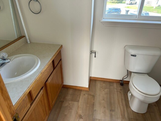 Foto del edificio - Three bedroom townhome with fenced backyard