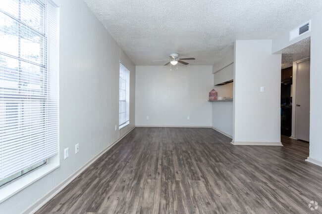 2HAB,1BA-796 ft² - University Club Apartments