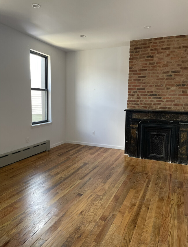 Building Photo - 18-65-65 Grove St