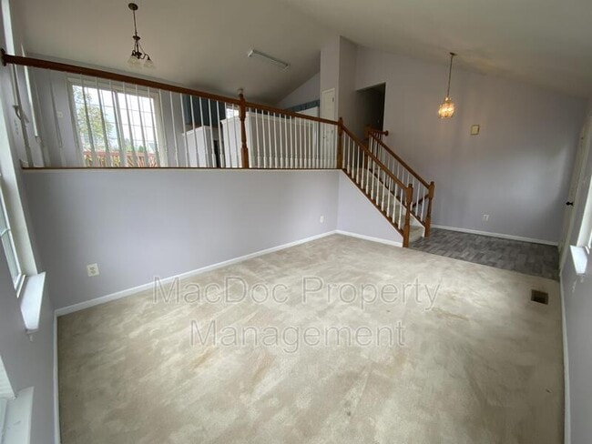 Building Photo - 6 Myers Dr