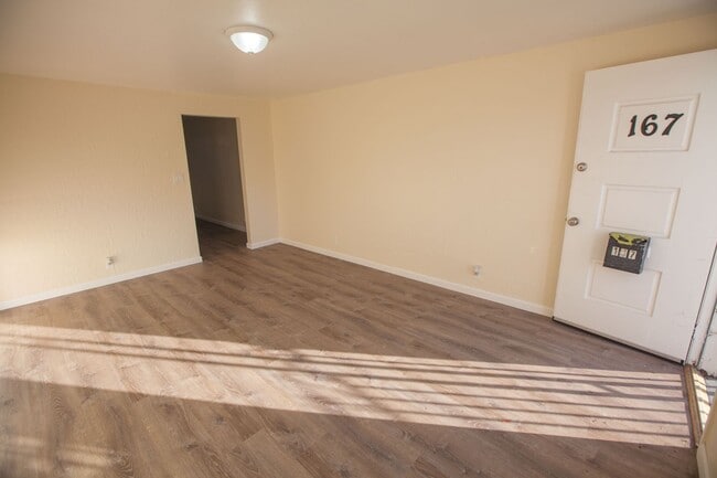 Building Photo - 165-167 Miriam St