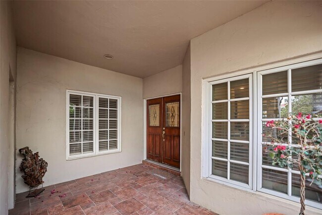 Foto del edificio - 4941 Bayshore Blvd