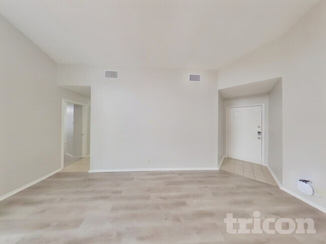 Foto del edificio - 7947 Flower Trail