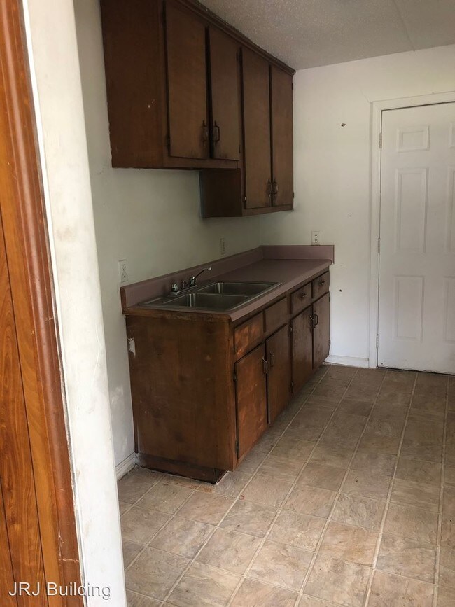 Building Photo - 2 br, 1 bath House - 623 W. 33rd Street