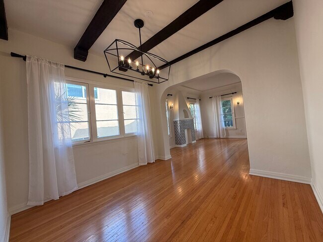 Comedor - 1437 S Holt Ave
