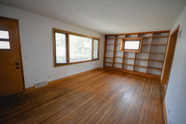 Foto del edificio - Beautiful 2-story home in Slatterly Park neighborhood!