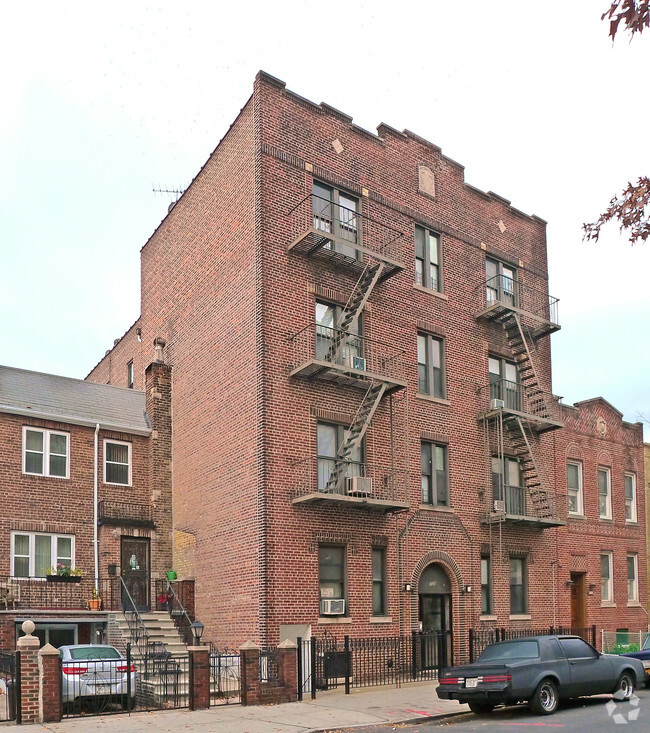 Primary Photo - 1570 66th St