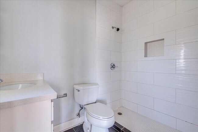 Foto del edificio - 1916 Robbins Pl