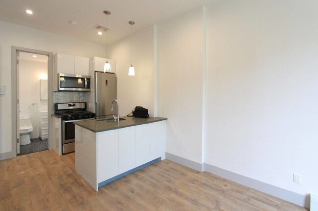 Foto del edificio - 1961 Madison Ave