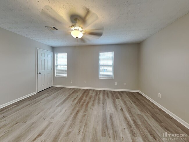 Building Photo - 6195 Flagstaf Walk