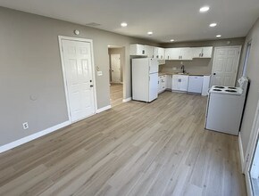 Building Photo - 1412 Wolf Ct