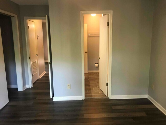 Foto del edificio - 1804 Pine Tree Dr