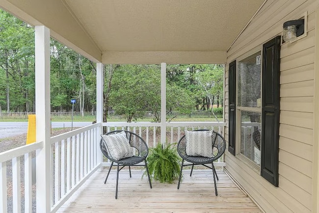 Building Photo - 1 Briarfield Ct