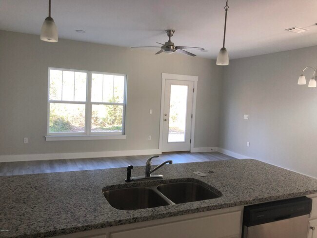 Building Photo - 9007 Banyan Beach Dr