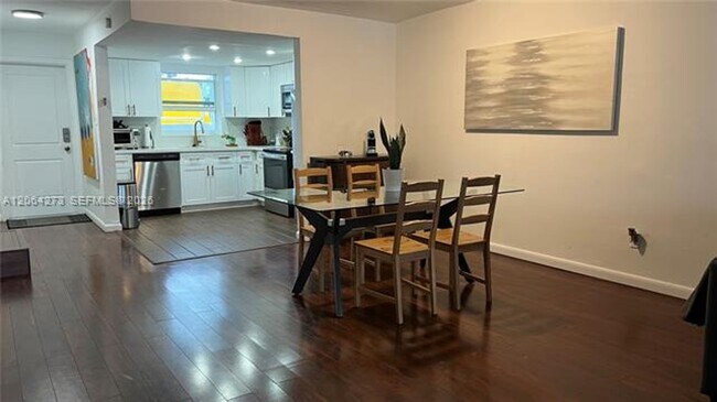 Foto del edificio - 2061 NE 123rd St