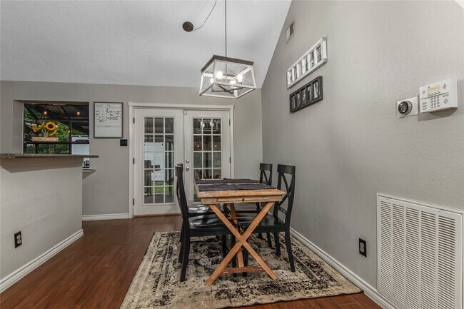 Foto del edificio - 3601 Clover Ln