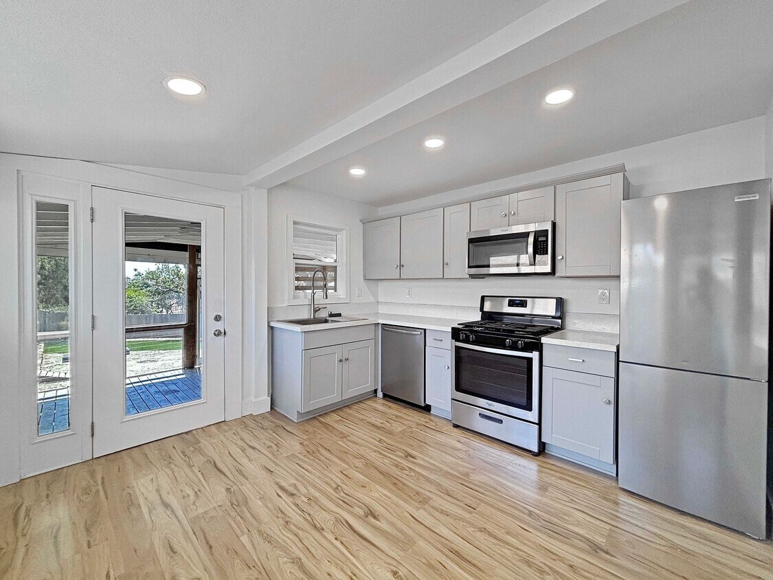Foto principal - Charming 2BD/1BA Home in Cherokee Point W/...